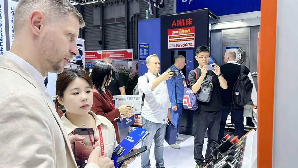 五轴浪潮已至，AI 重构未来｜山东大汉引领 CCMT2026 机床新变革